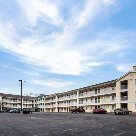 Hometowne Studios By Red Roof Kansas City - Worlds Of Fun ภายนอก รูปภาพ